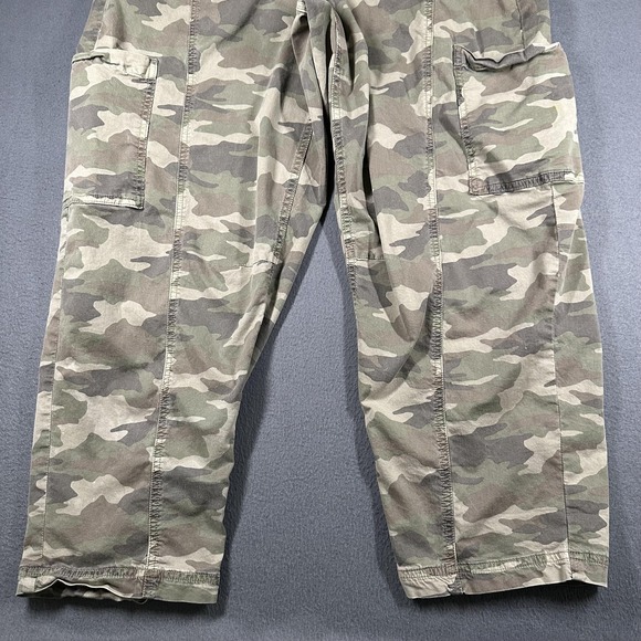 American Eagle Outfitters Cargo Pants Womens 12 Green Camo Barrel Stretch - Picture 2 of 15